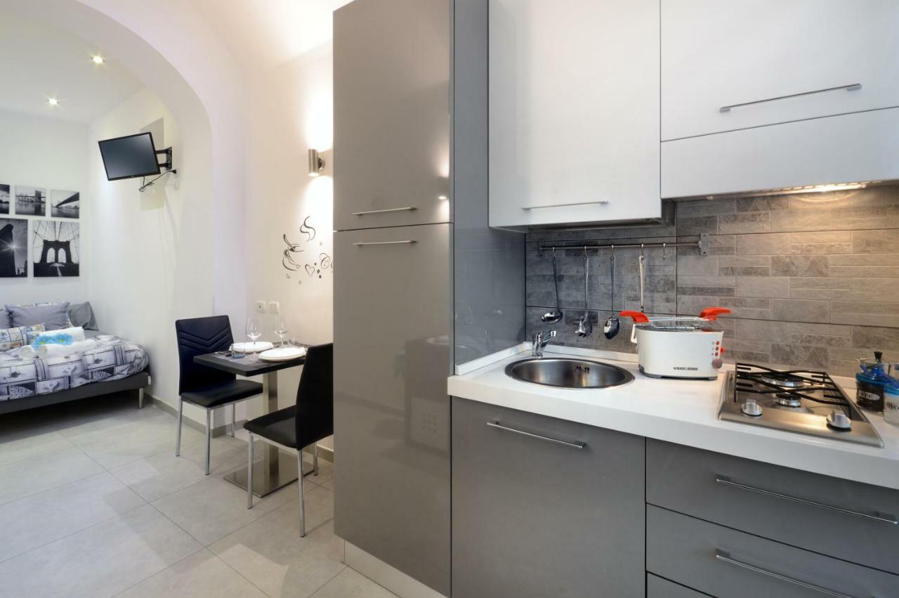 Alexandra Exclusive Apartment Napels Buitenkant foto